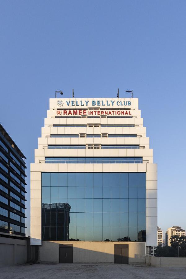 Hotel Ramee International Surat Exterior foto