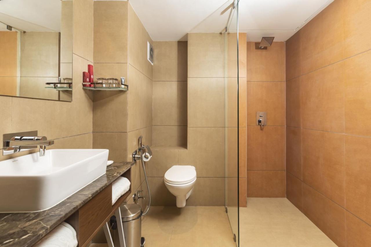 Hotel Ramee International Surat Exterior foto